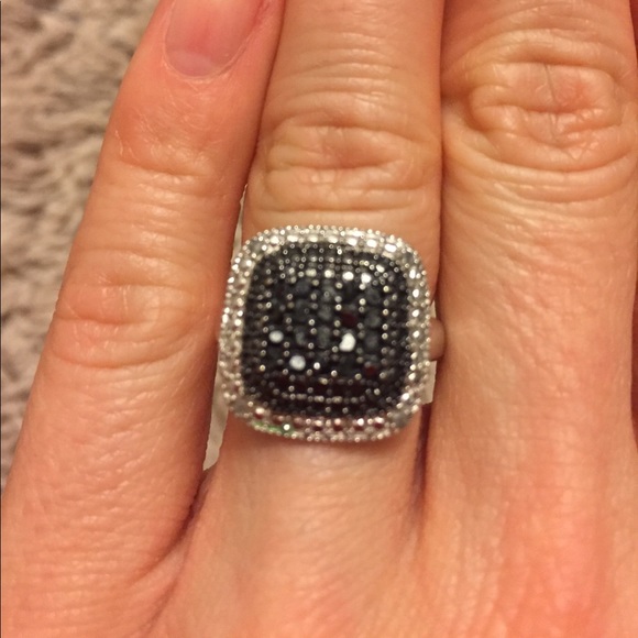 Beautiful black stone ring. Size 6/6.5 - Picture 2 of 2